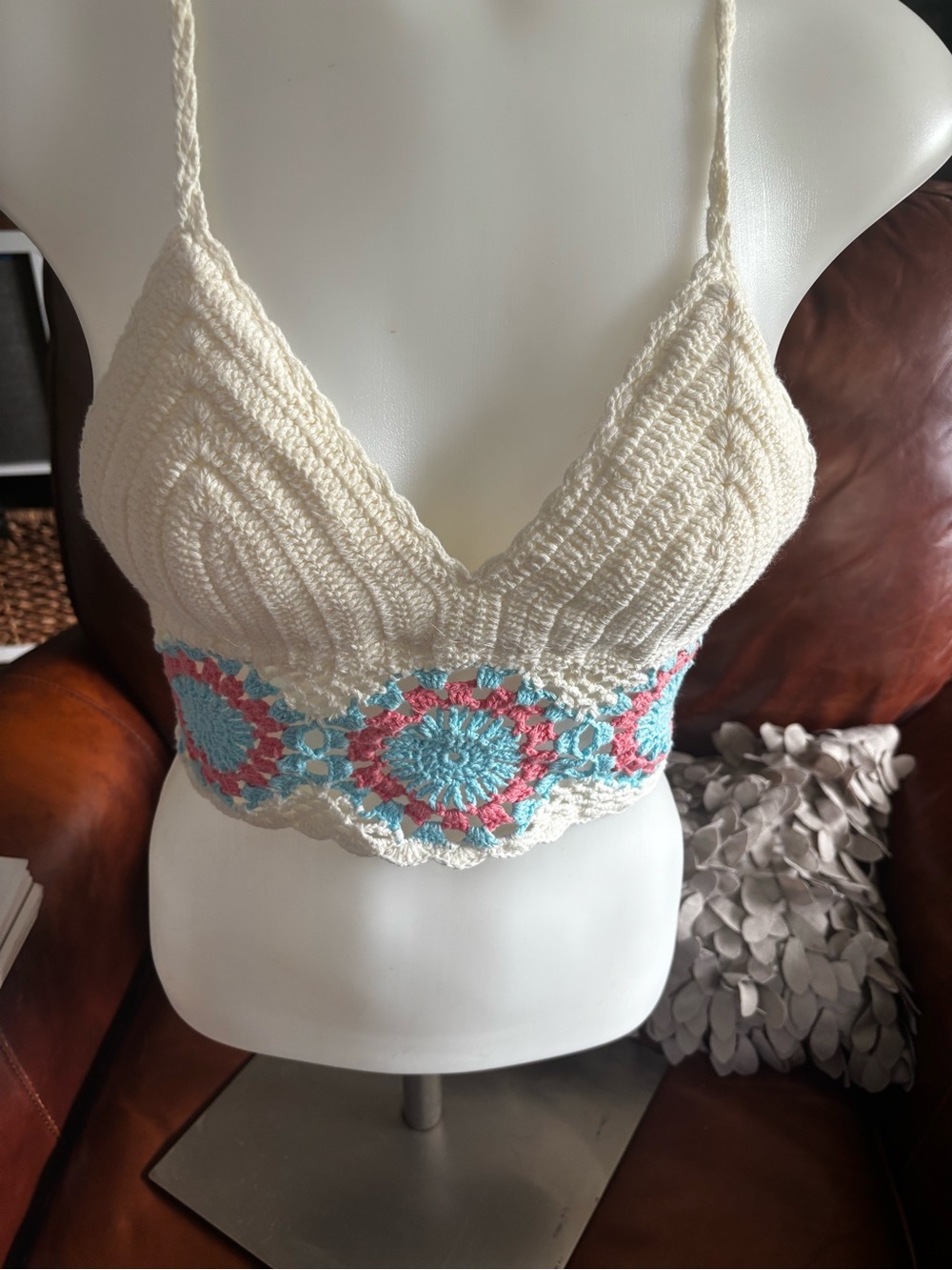 En Crème Crochet Halter Crop Top Boho Festival Ivory Pink Blue Size Small
